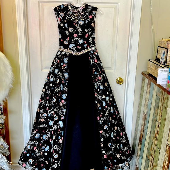 Ritzee 7915 black floral size 10